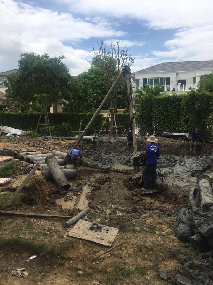 Bored-pile work on Nakhon In Road, Rama 5, photograph 4 Bored-pile work on Nakhon In Road, Rama 5, photograph 4